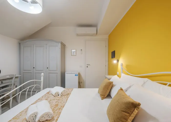 Sa Domu Colorada- Eleganza E Comfort Nel Centro Di Vendégház 3*